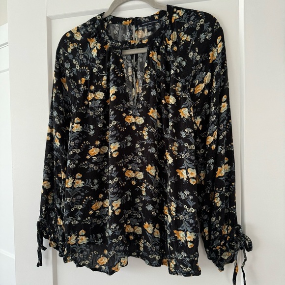 American Eagle Women’s Floral Long Sleeve Keyhole Neck Blouse size Medium - Picture 2 of 8